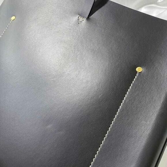 Burberry Black Leather Shopper Bag (Pre-Owned) - Picture 8 of 11